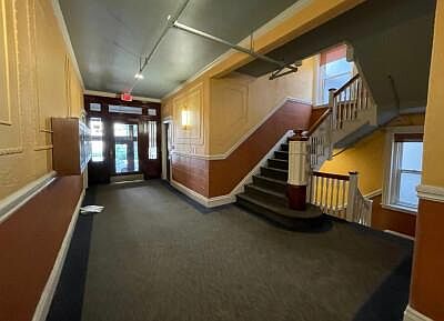 2nd image of 20 Queensberry St #U-14