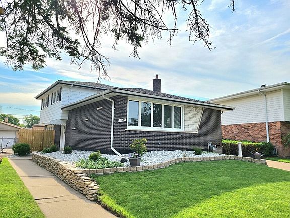 2nd image of 10609 S Kolin Ave
