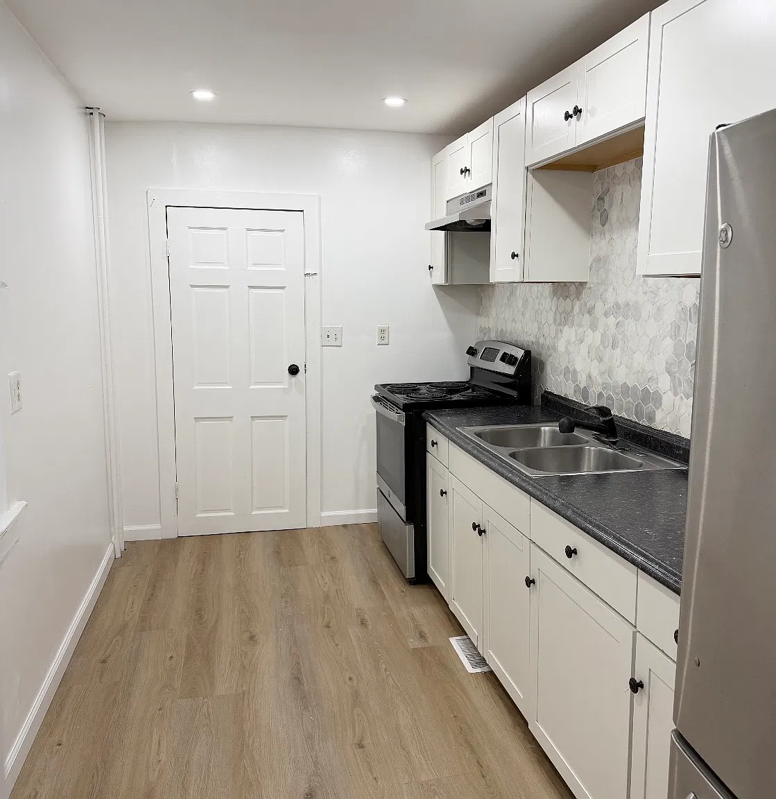 3 bed, 1044 sqft, $1,500 — Photo 2