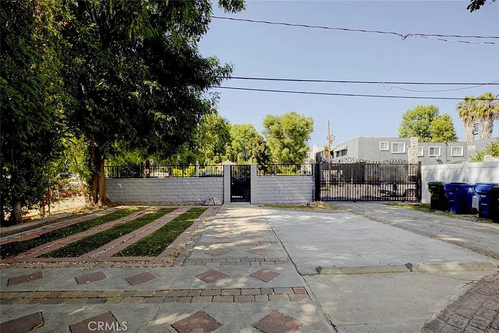 2 bed, 2231 sqft, $3,500 — Photo 3