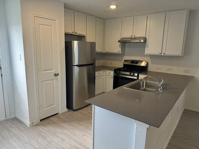 3 bed, 1266 sqft, $1,445 — Photo 3