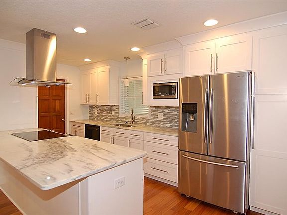 5th image of 305 Oak Hill Dr