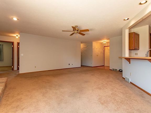 5th image of 1000 Valley Creek Dr
