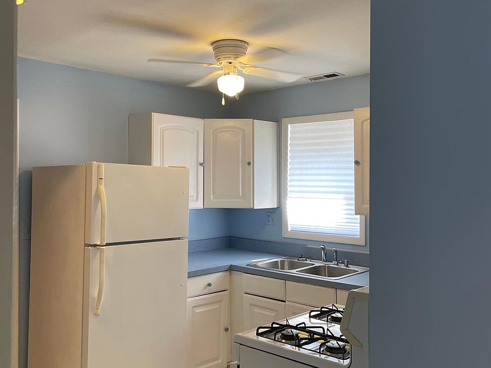 1st image of 9153 S Paxton Ave #1