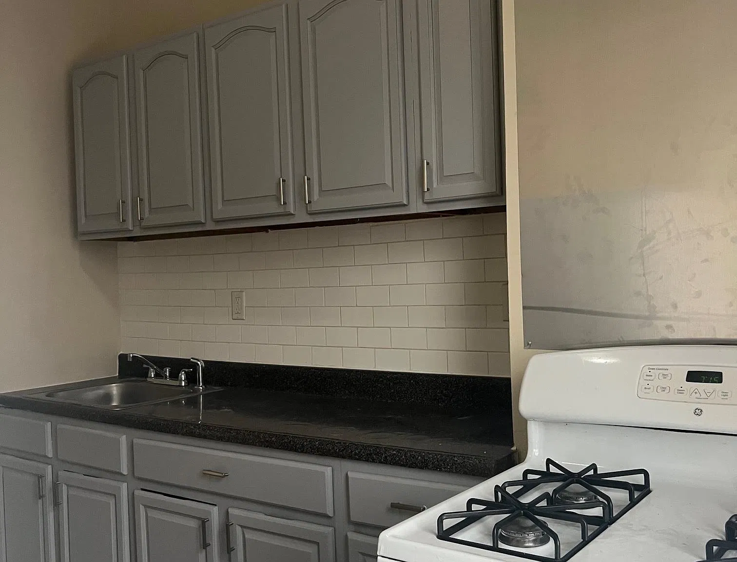 2 bed, 1.0 bath, 750 sqft, $2,045 — Photo 3