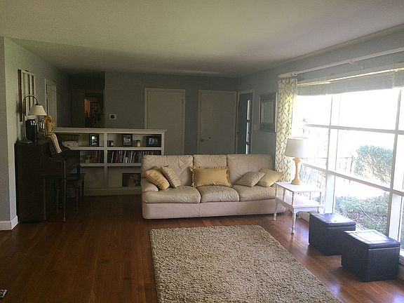 3rd image of 2162 Woodcrest Dr