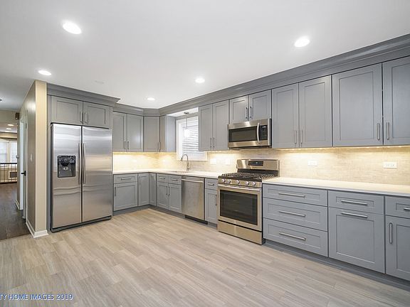 2nd image of 1080 N Northwest Hwy APT 1