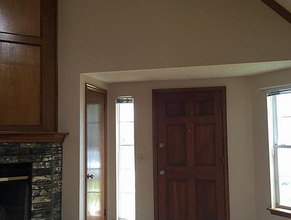 2nd image of 2133 Parkview Dr