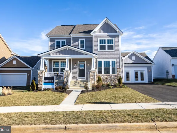 230 Newbury St, Charles Town, WV 25414