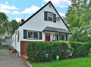 538 Stewart Ave, New Hyde Park, NY 11040