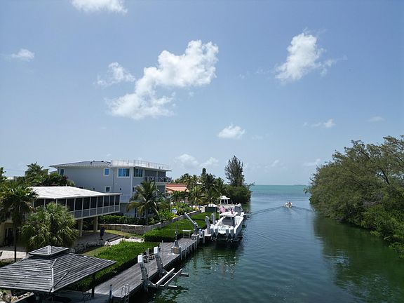 3rd image of 154 Biscayne Blvd