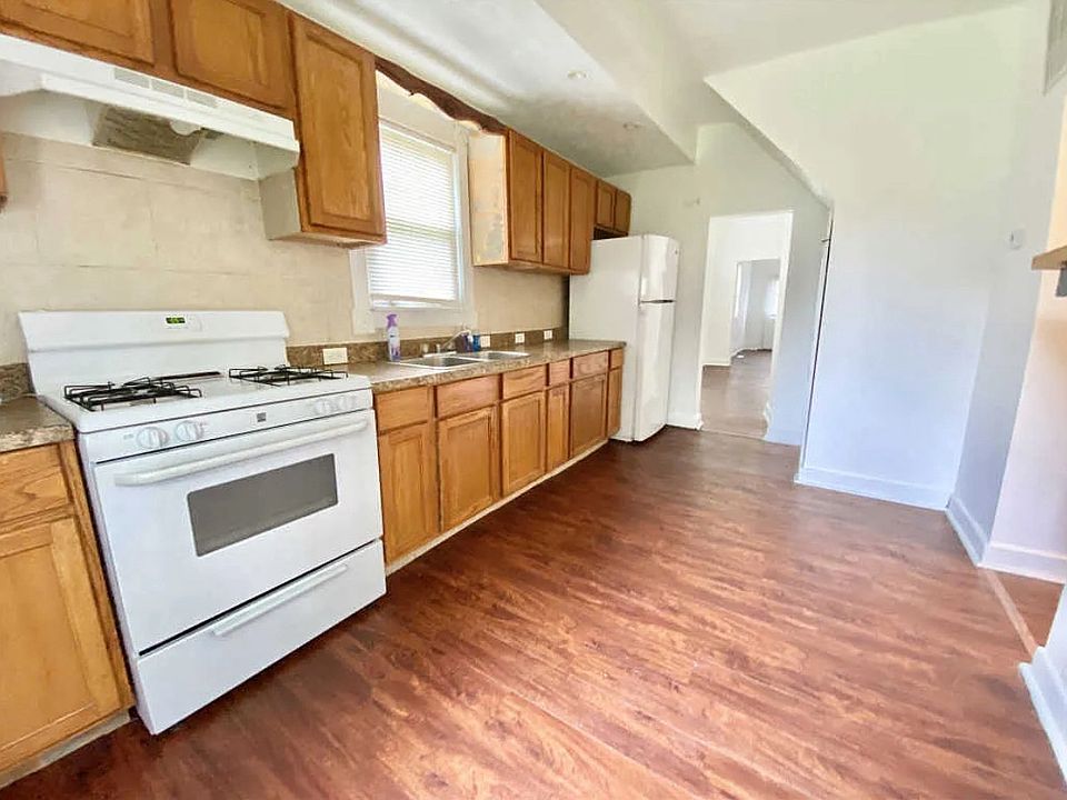 1st image of 1301 John St