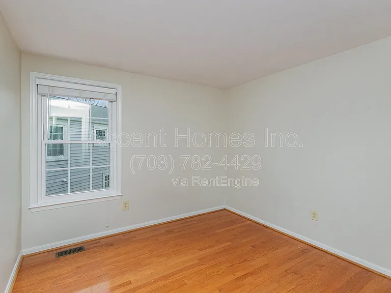 7579 Cross Gate Ln — Photo 26