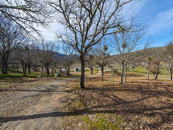 3rd image of 10376 Sterling Creek Rd