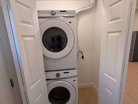 Washer/Dryer in unit.