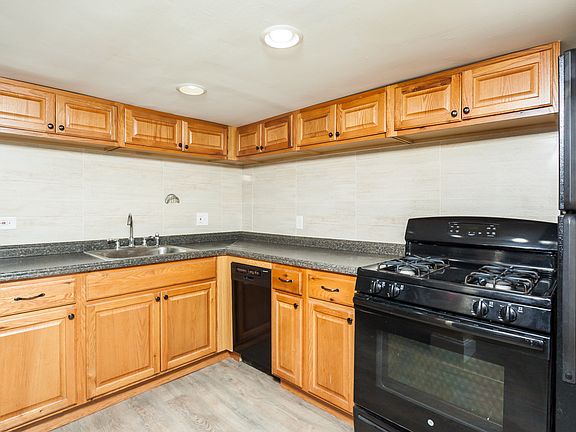 4th image of 3744 N Ashland Ave #G