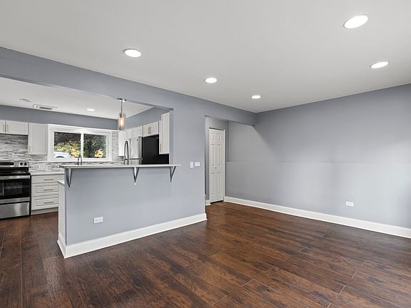 3rd image of 1209 S Elmwood Ave