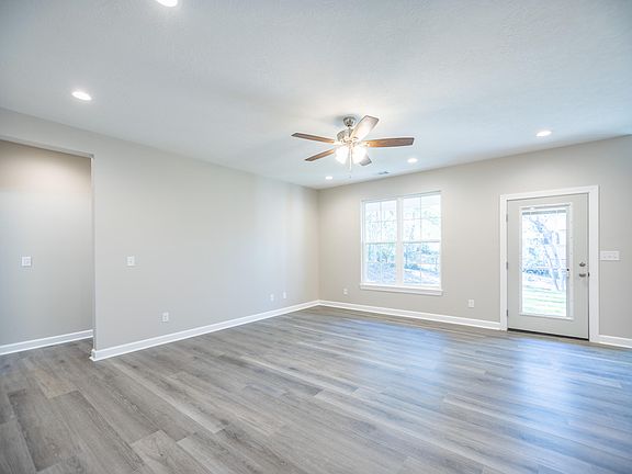4th image of 1922 Seaborn Dr