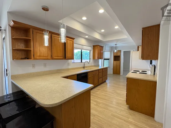 17211 N Desert Glen Dr, Sun City West, AZ 85375