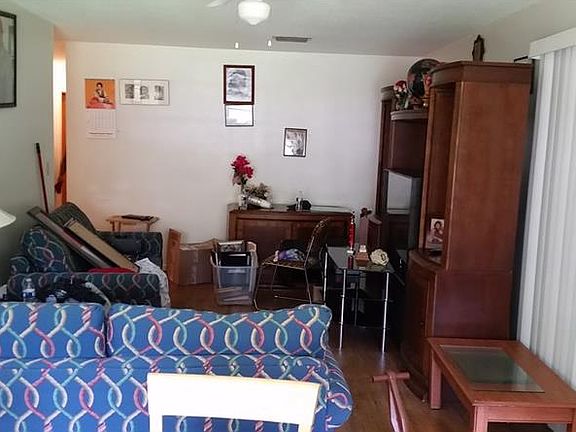 4th image of 900 N Hart Blvd