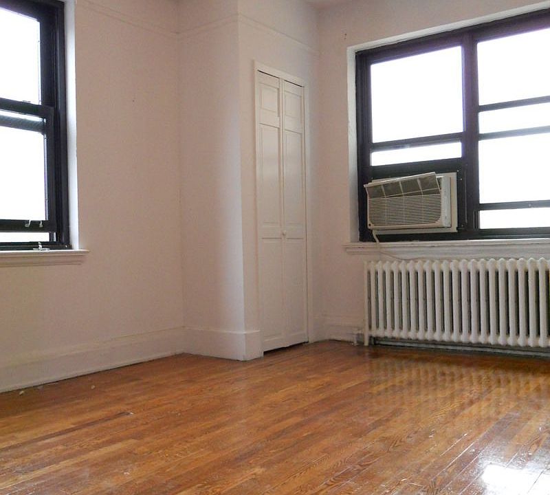 2nd image of 11 Waverly Pl APT 11A