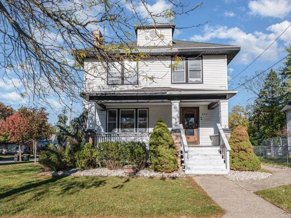 803 E Carpenter St, Midland, MI 48640