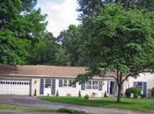 164 Pondview Dr, Springfield, MA 01118