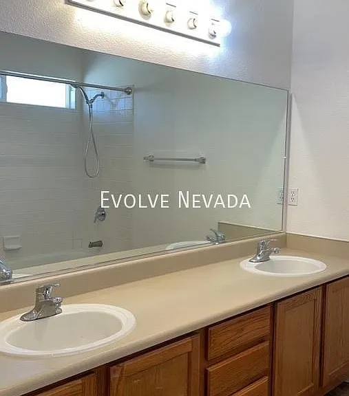 3 bed, 2.0 bath, 1334 sqft, $2,295 — Photo 14