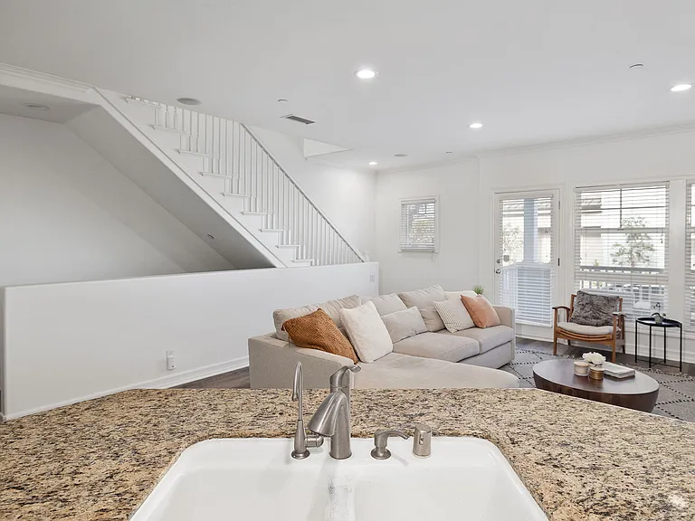 231 Aviation Pl — Photo 15