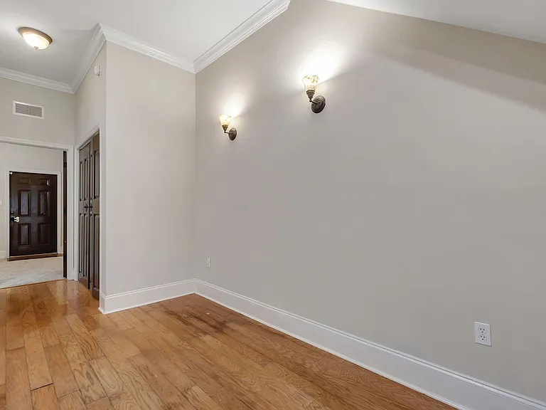 382 E Bradford Rd — Photo 8