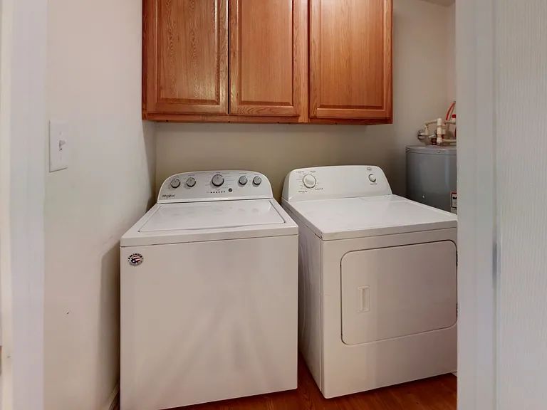 610 Kyle St — Photo 9