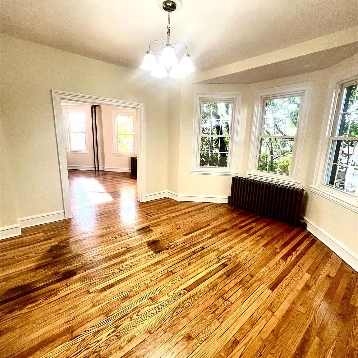 3 bed, 1.0 bath, 1400 sqft, $2,000 — Photo 4
