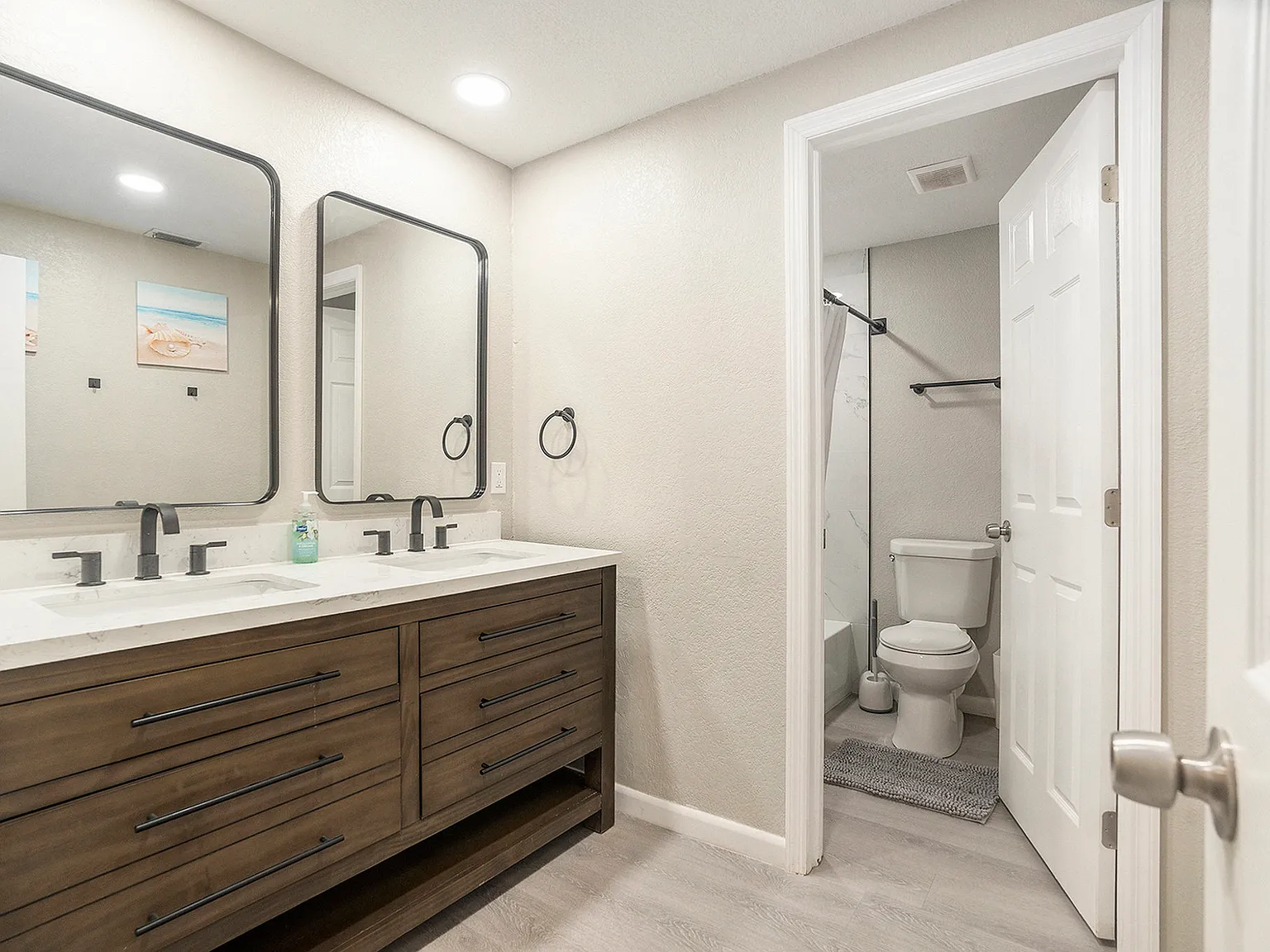 7 bed, 2321 sqft, $823 — Photo 3
