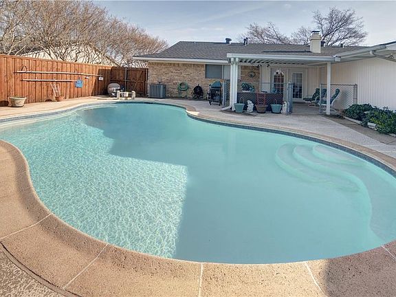 2nd image of 2505 River Oaks Ln