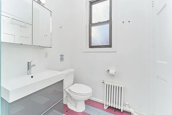 Rented by Isen & Company : Real Estate Advisors | media 29