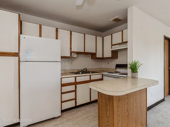 3rd image of 3170 W Monroe St APT 302