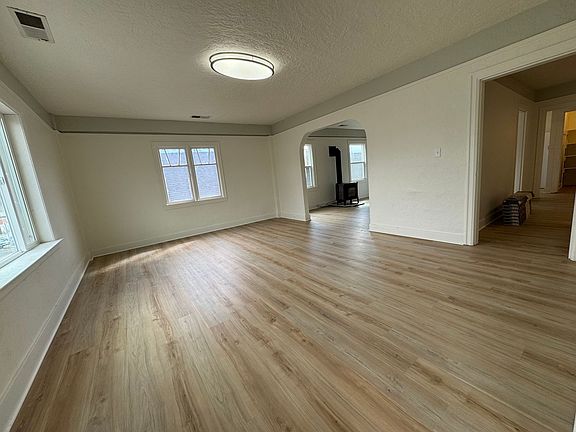 3rd image of 920 Main St
