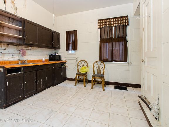 4th image of 438 E Oakwood Blvd #1