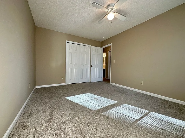 141 Victoria Dr — Photo 15