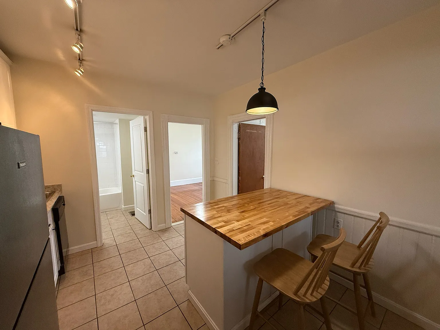 2 bed, 760 sqft, $2,800 — Photo 2