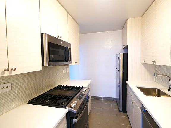 4th image of 444 E 82nd St APT 30C
