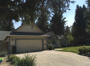 706 Skyview Rd, Mount Shasta, CA 96067