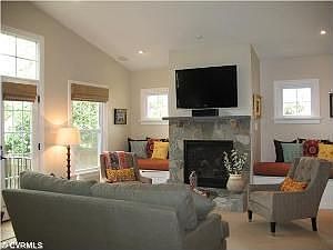 3rd image of 5910 Kensington Ave