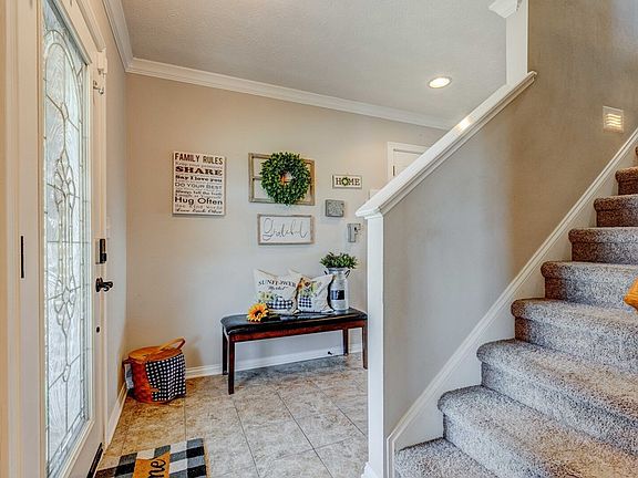 3rd image of 2725 Avenue Of The Park