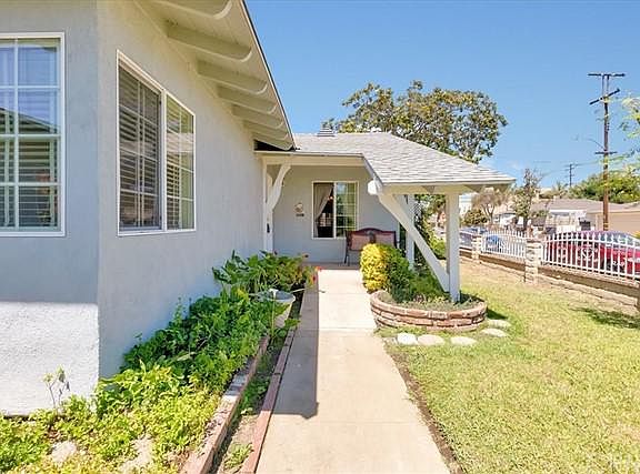 5th image of 13801 S Catalina Ave