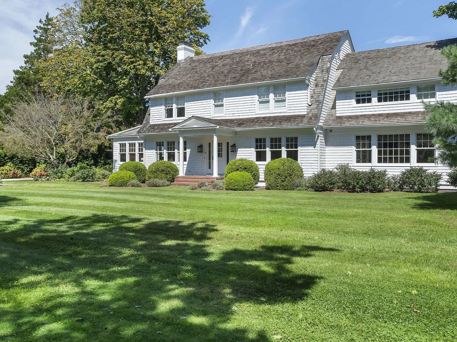 Exceptional Hamptons Retreat Moments from Village and Ocean — Photo 4
