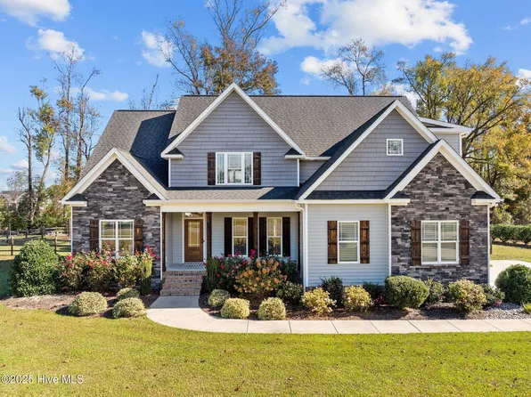 957 Bedford Heights Drive, Grimesland, NC 27837