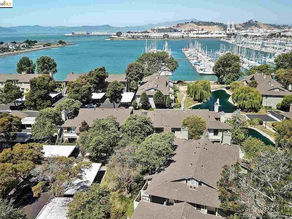 1st image of 109 Shoreline Ct