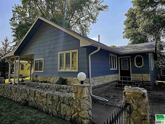 2nd image of 2237 Roosevelt St