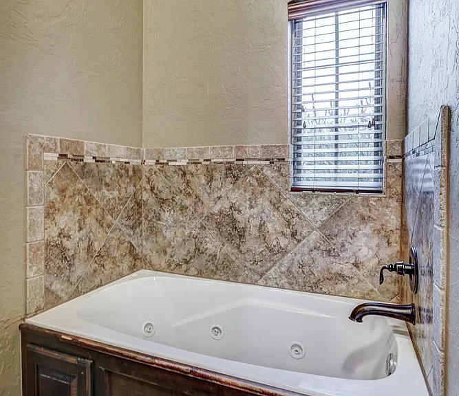 905 Samantha Ln — Photo 34